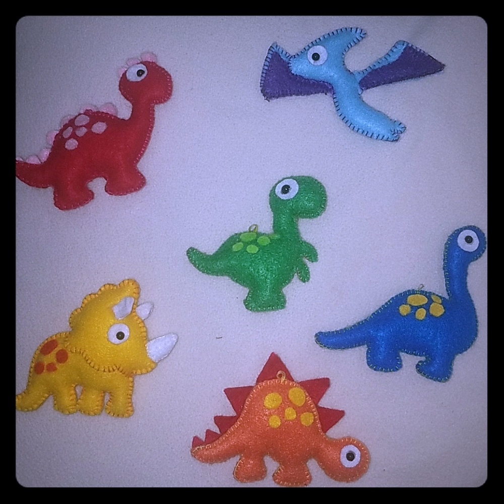 Felt dinosaurs ornaments/keychains